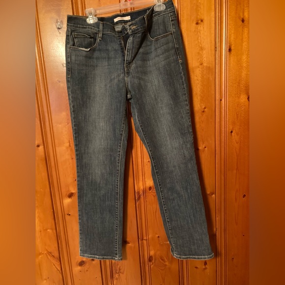Size 31 length 30” long Women’s Levi 505 straight Excellent condition - Picture 1 of 4